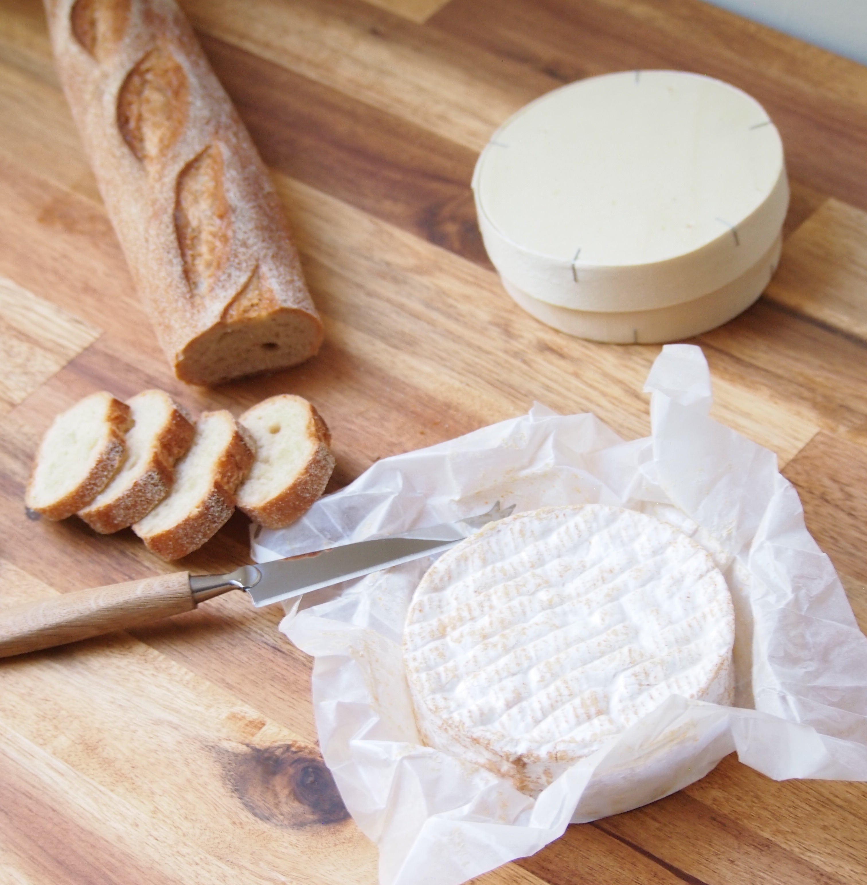 Camembert de Normandie 150gr – La Boite a Fromages Camembert de Normandie 150gr – La Boite a Fromages